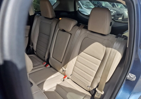 Ford Escape cena 69900 przebieg: 151000, rok produkcji 2018 z Giżycko małe 704